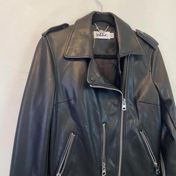 JAKKE black vegan leather Moto jacket - Picture 2 of 8